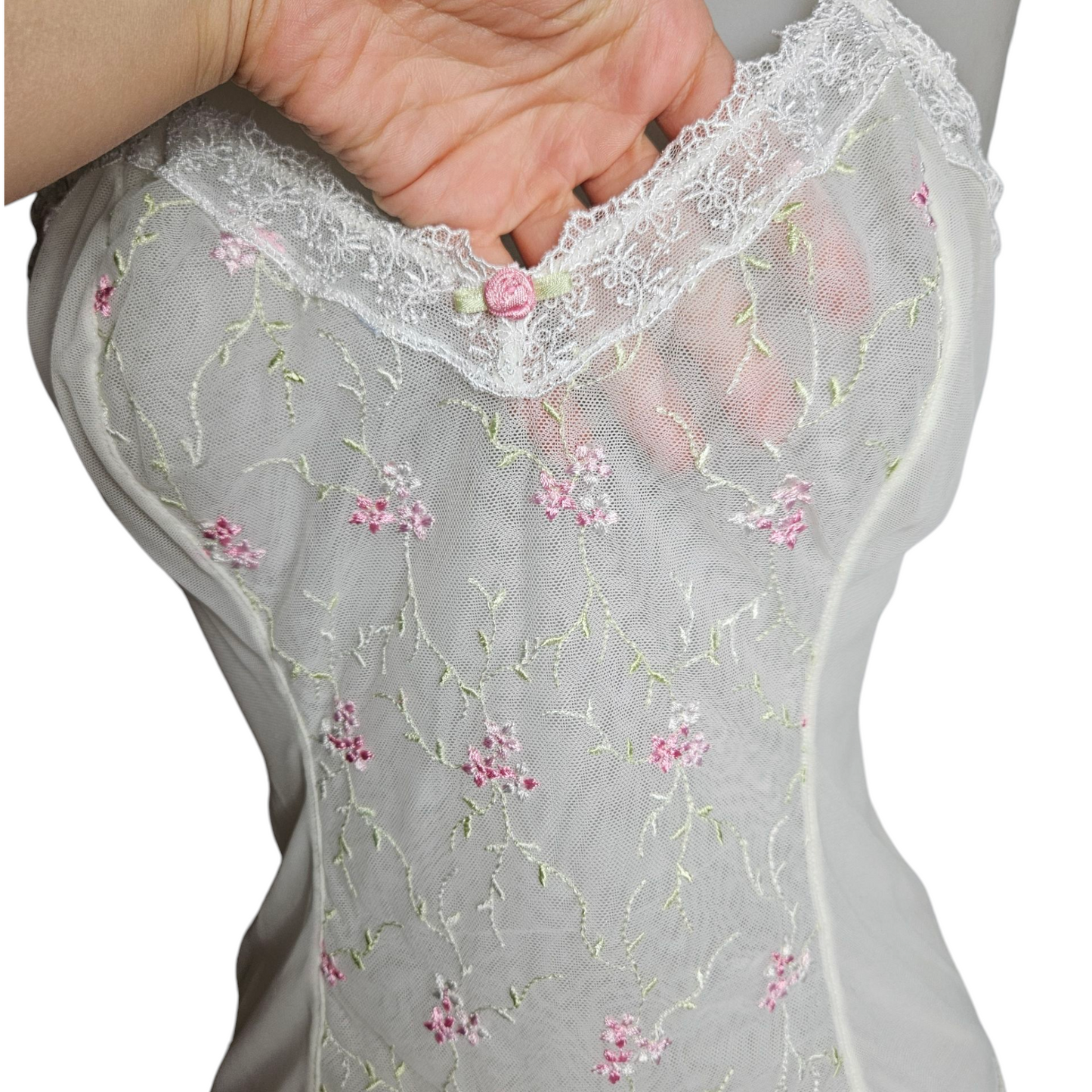 Haut en voile brodé de fleurs