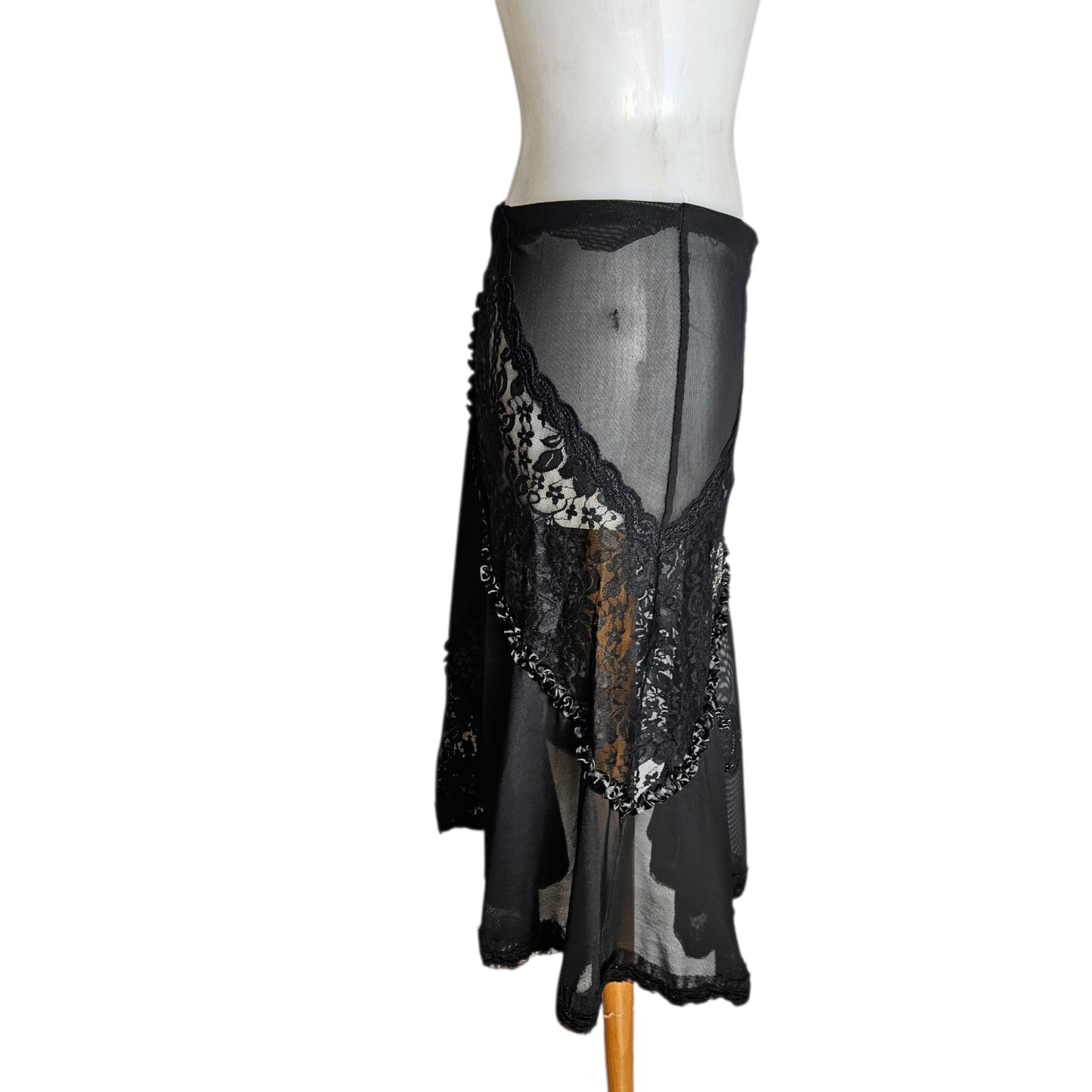 Jupe en voile et dentelle