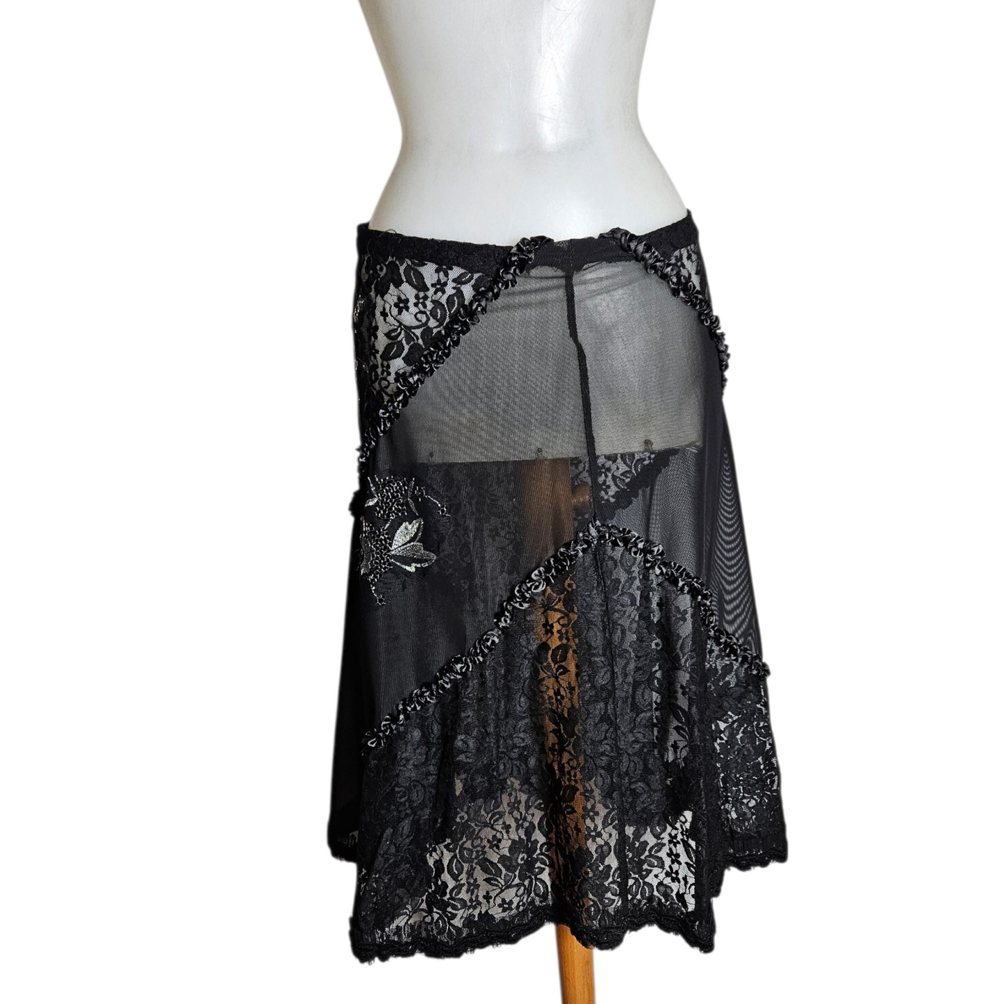 Jupe en voile et dentelle