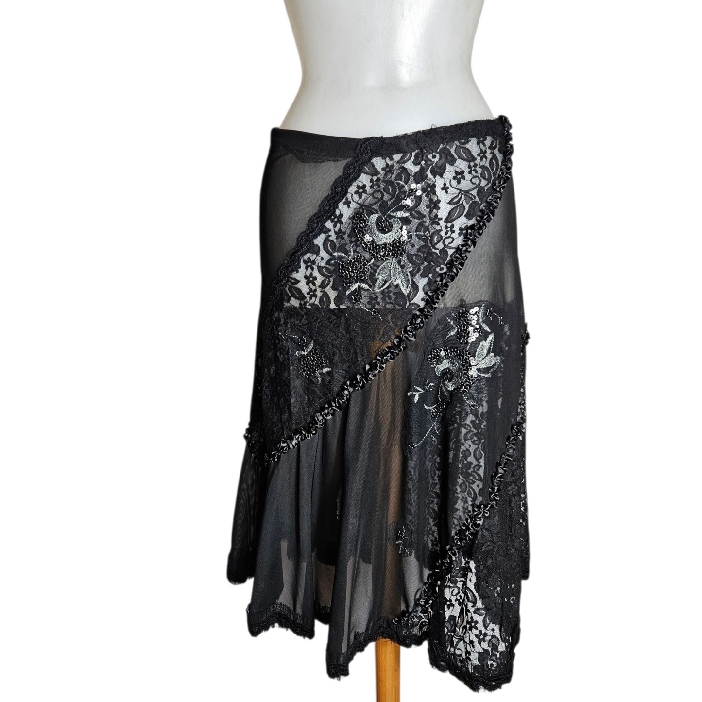 Jupe en voile et dentelle