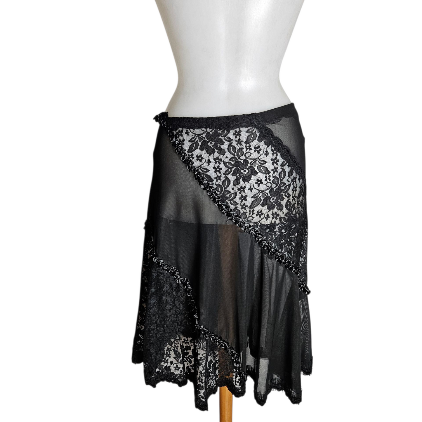 Jupe en voile et dentelle