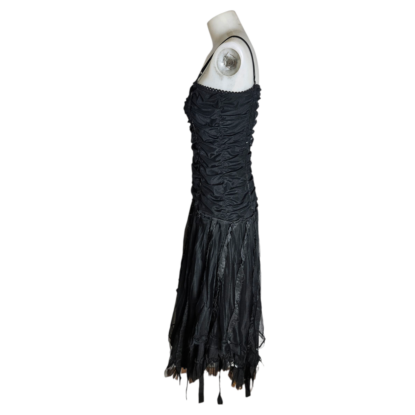 Robe asymétrique déstructurée