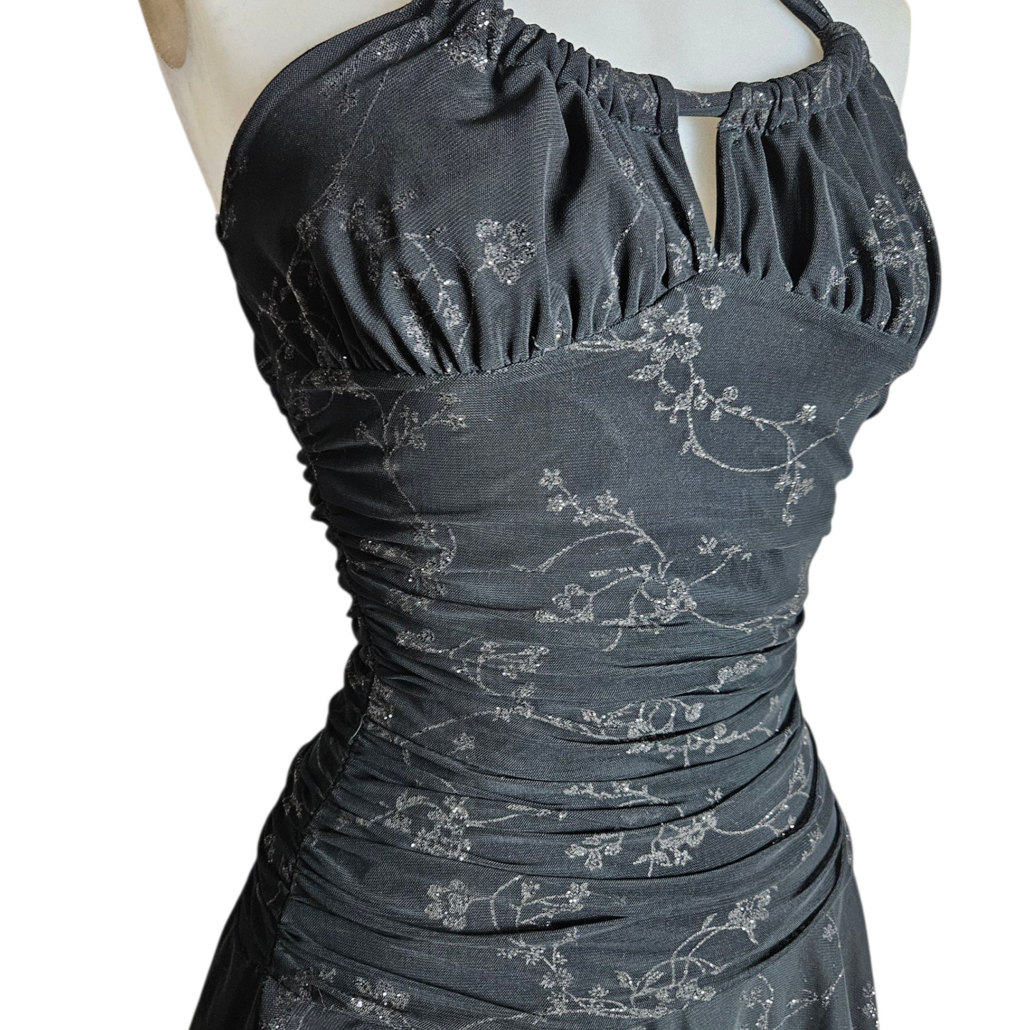 Robe asymétrique motif floral argenté
