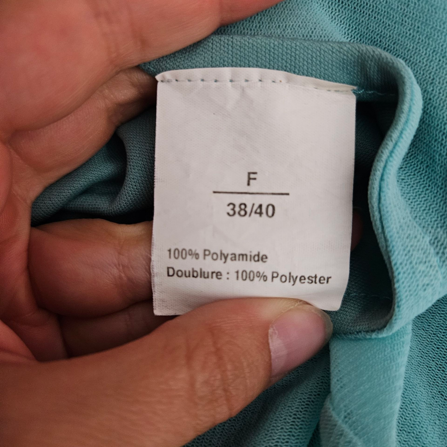 Haut en voile bleu détail laçage et fleurs