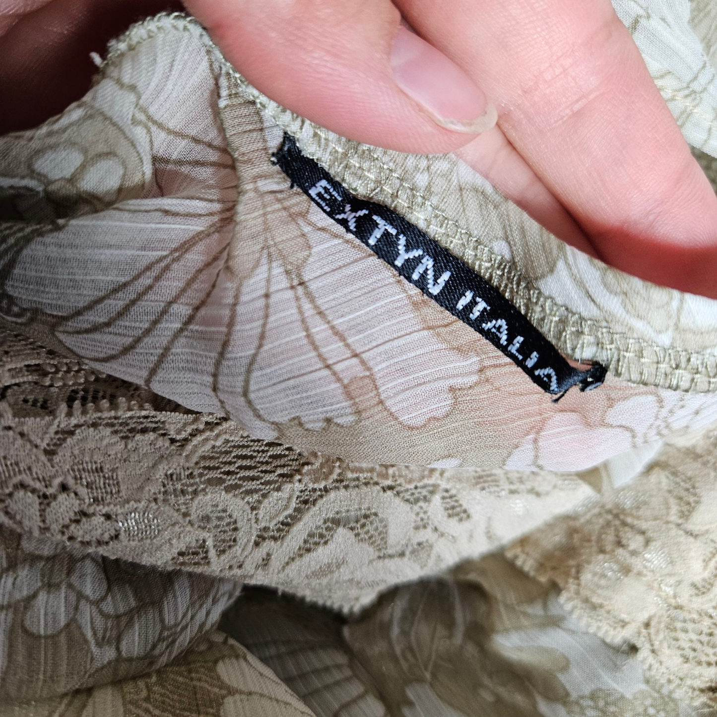 Haut en voile détails broderies