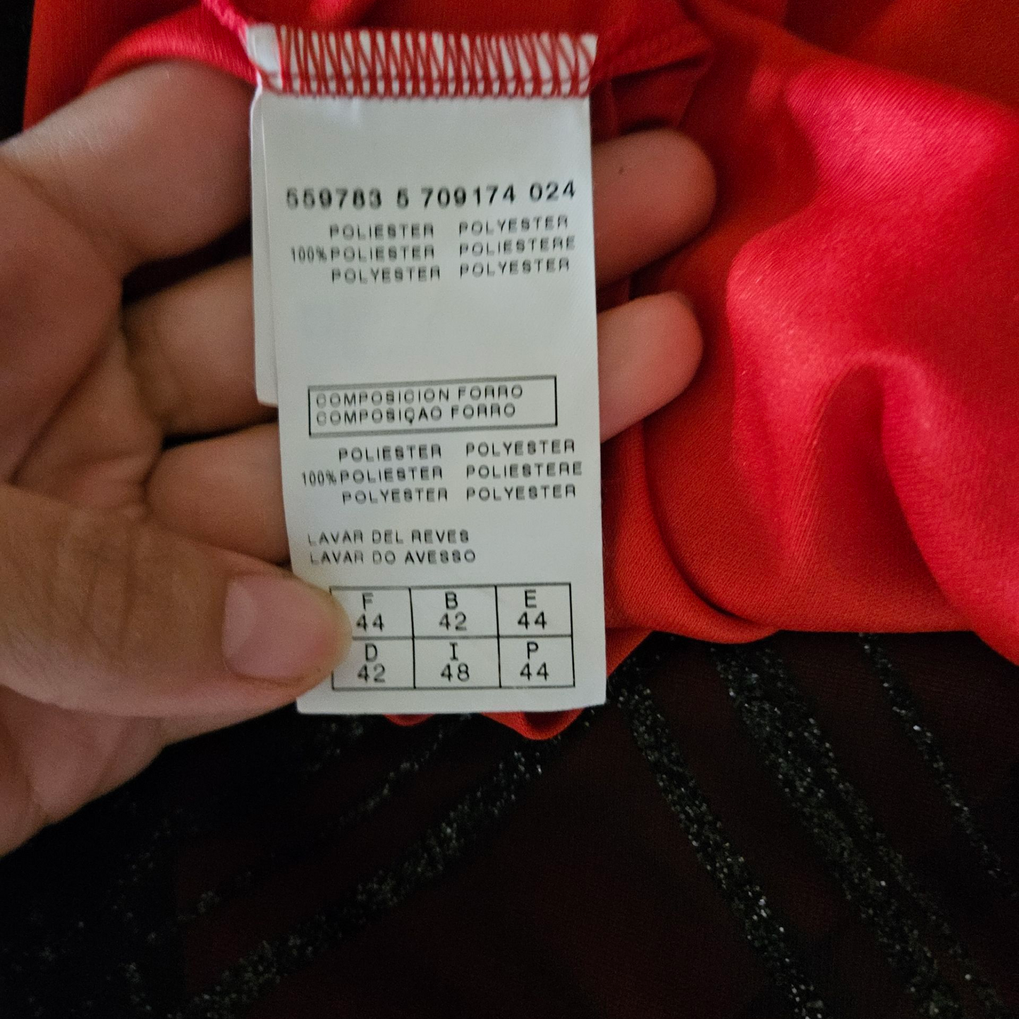 Robe en voile noir doublure rouge