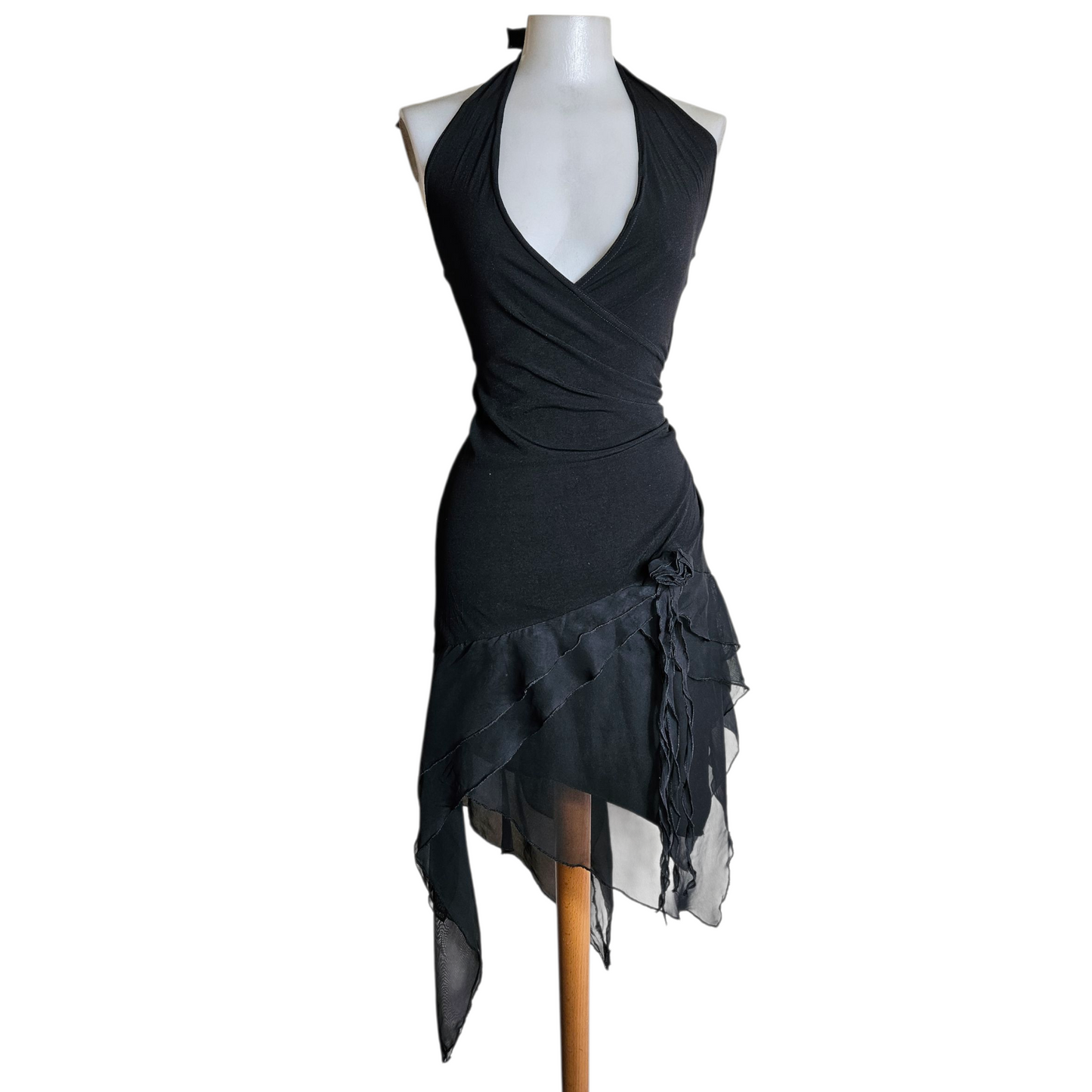 Backless dress with flower details
