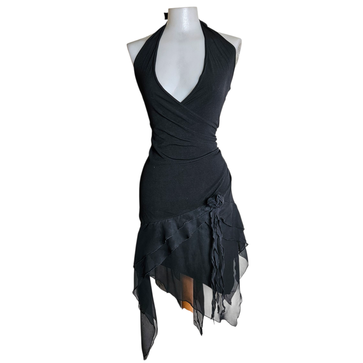 Backless dress with flower details