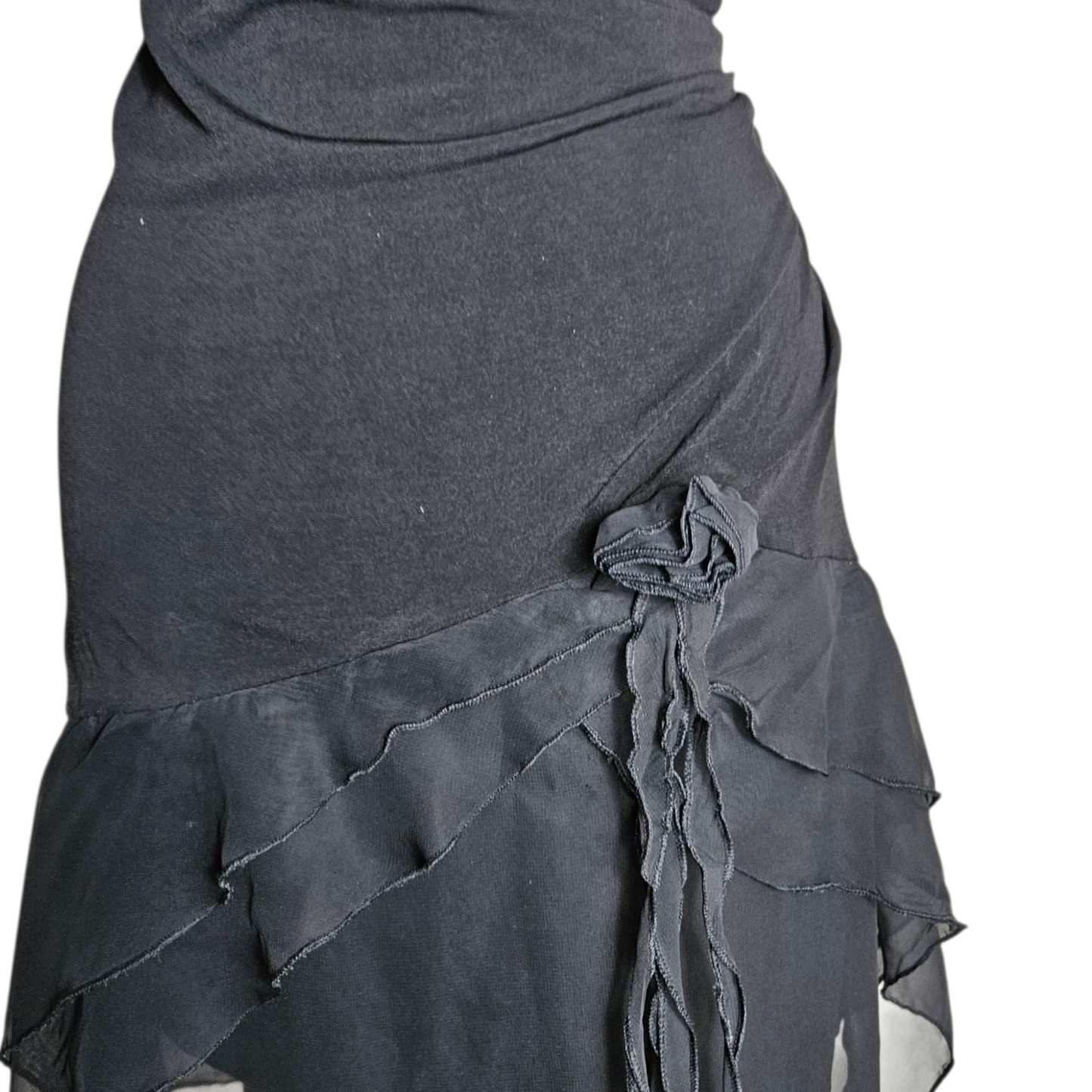Backless dress with flower details