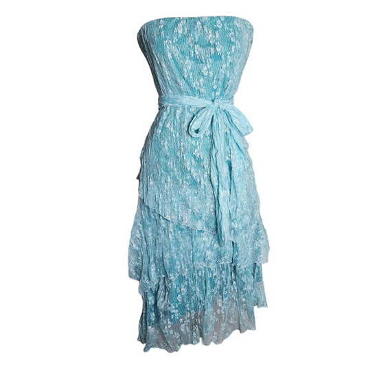Robe strapless bleue en dentelle
