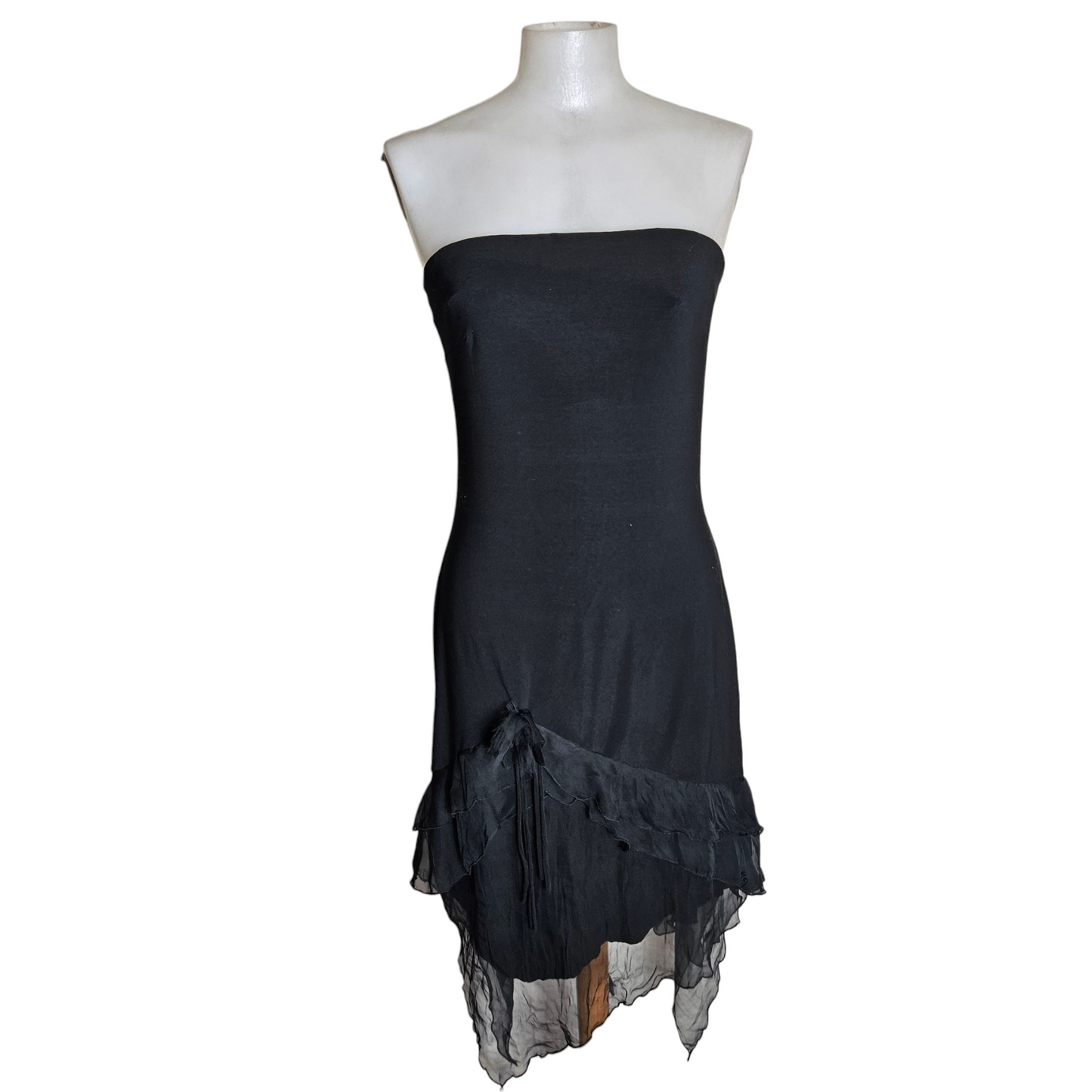 Asymmetrical strapless dress with floral details