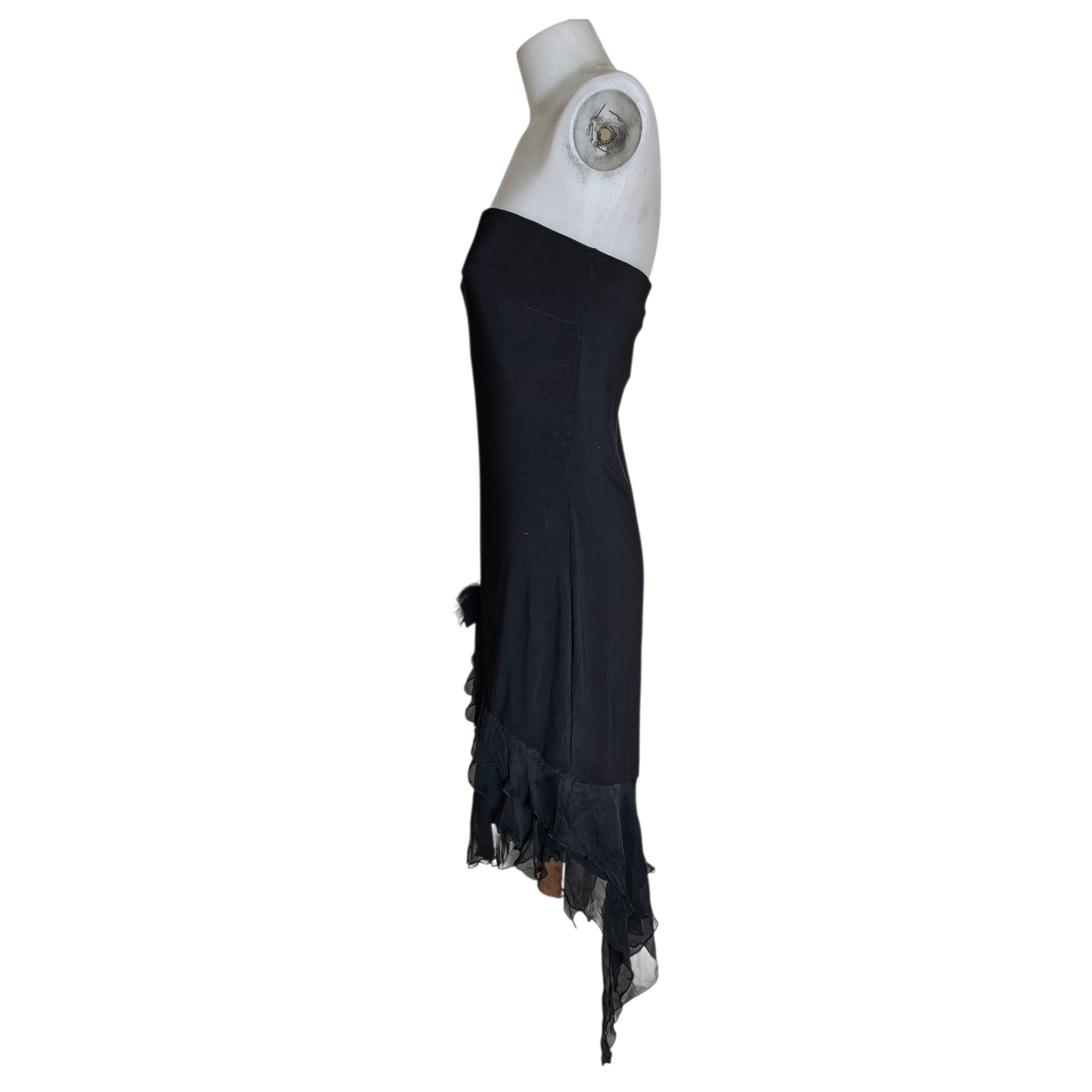 Asymmetrical strapless dress with floral details