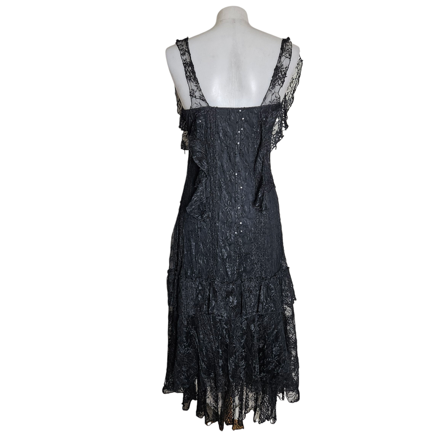 Robe en dentelle noire à volants