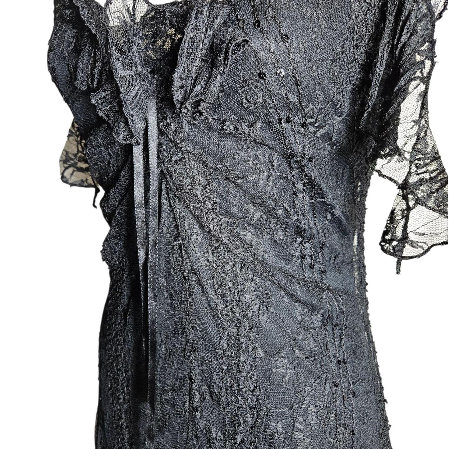 Robe en dentelle noire à volants