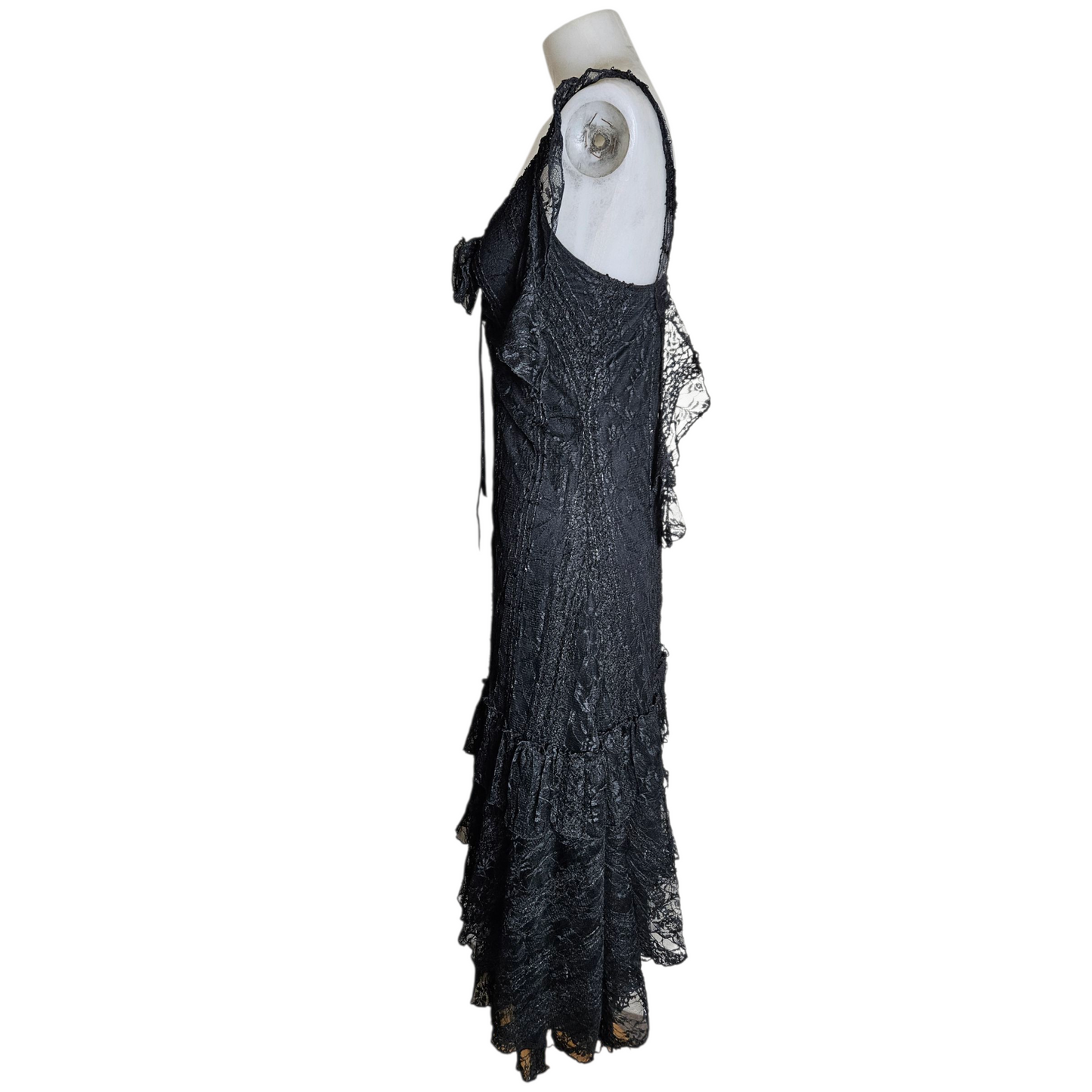 Robe en dentelle noire à volants