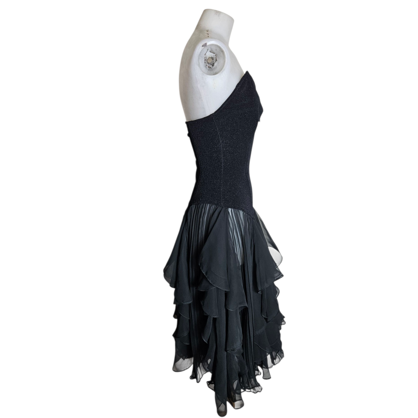 Strapless dress with ruffles and sweetheart neckline