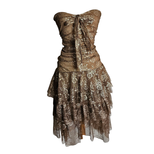 Robe en dentelle marron et dorée