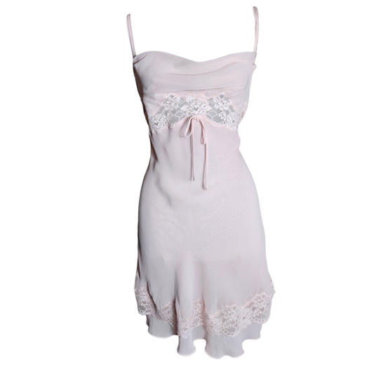 Robe en voile rose poudrée col bénitier