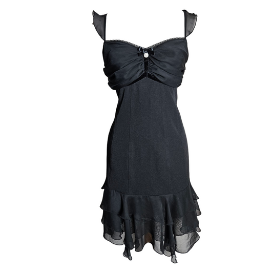 Robe noire à volants