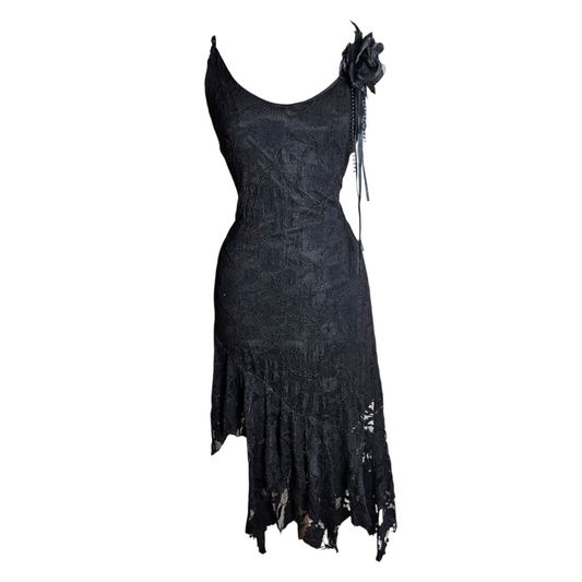 Robe asymétrique en dentelle à volants