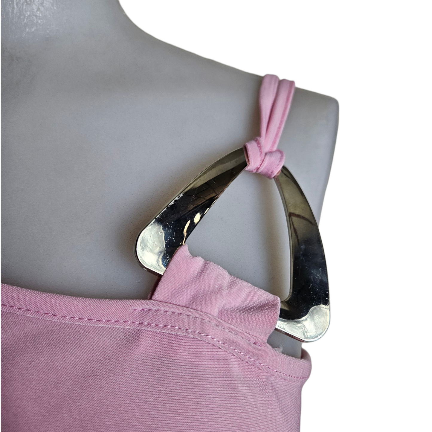 Haut rose asymétrique à boucle
