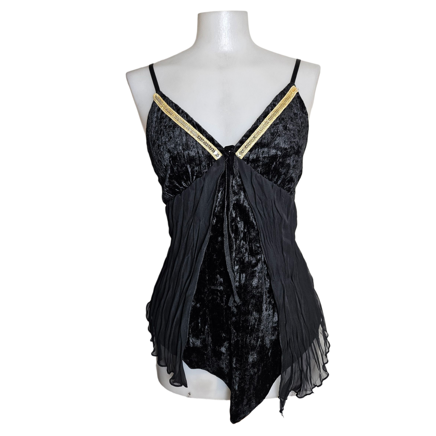 Haut noir en velours froissé et voile