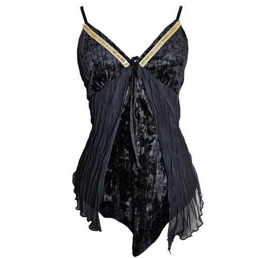 Haut noir en velours froissé et voile