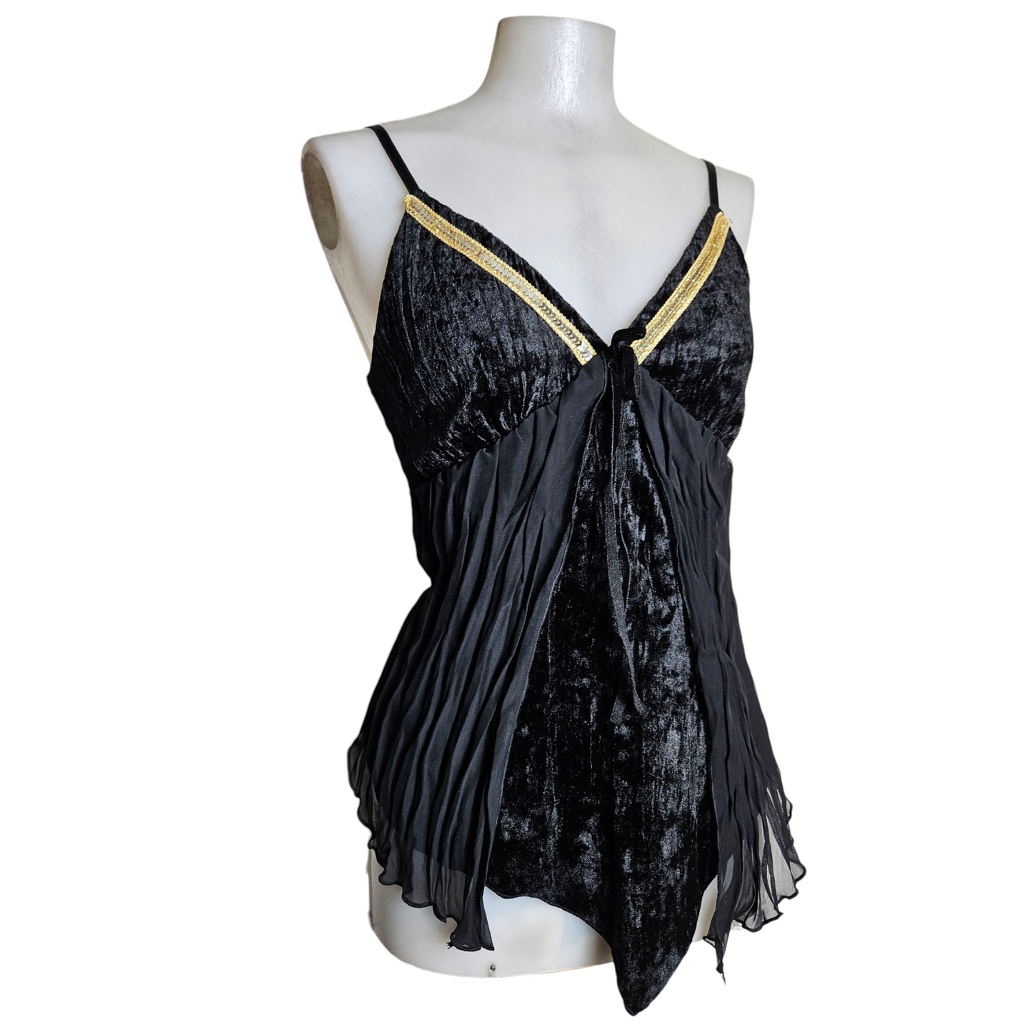 Haut noir en velours froissé et voile