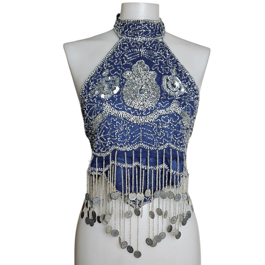 Dos nu bleu brodé de perles et sequins argentés