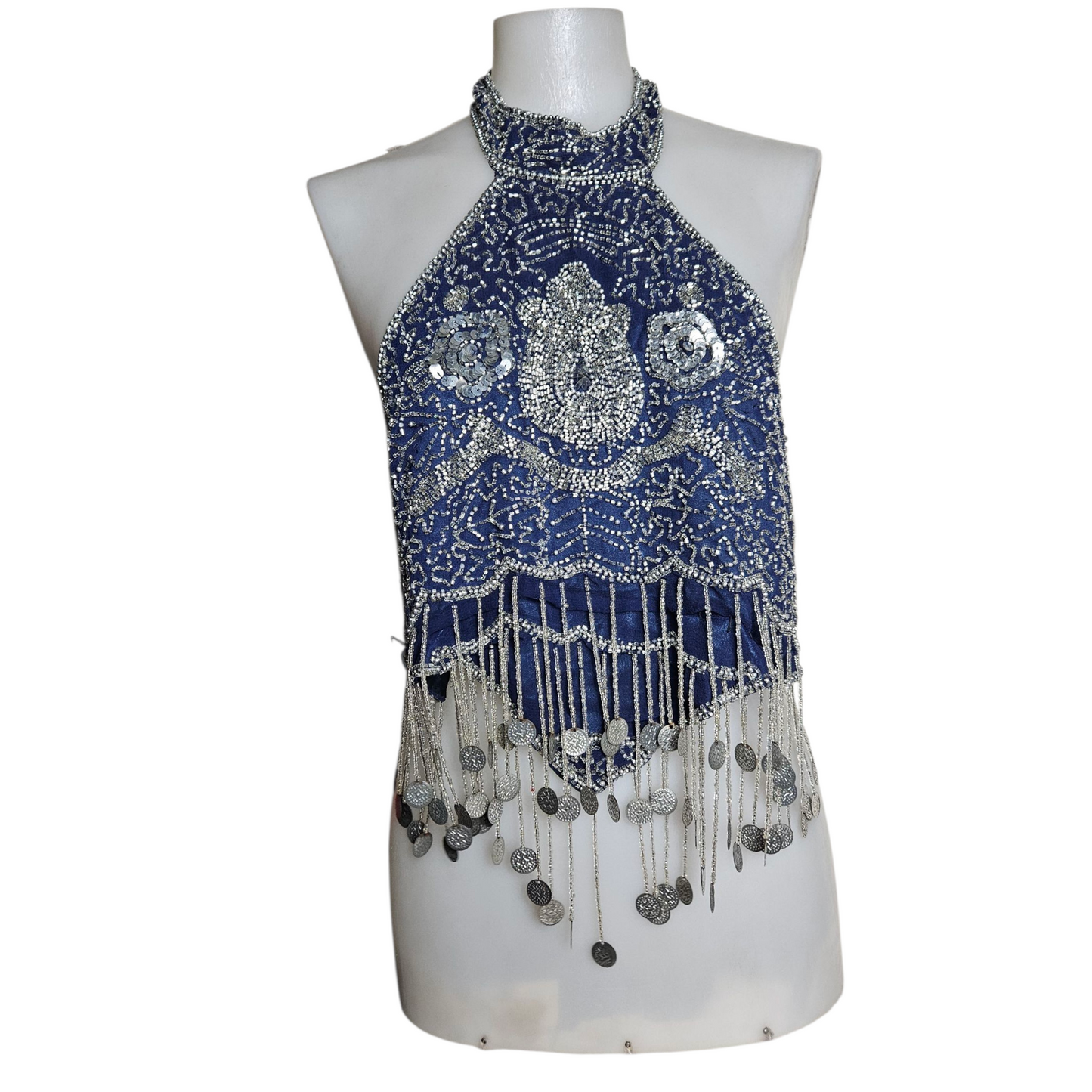 Dos nu bleu brodé de perles et sequins argentés