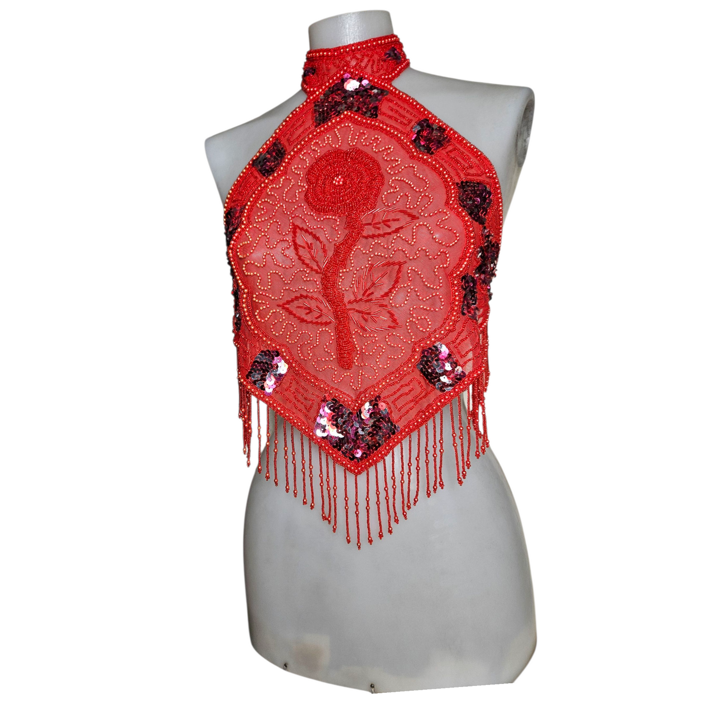 Dos nu en voile rouge brodé de perles et sequins