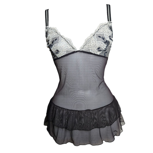 Haut en voile noir et dentelle blanche