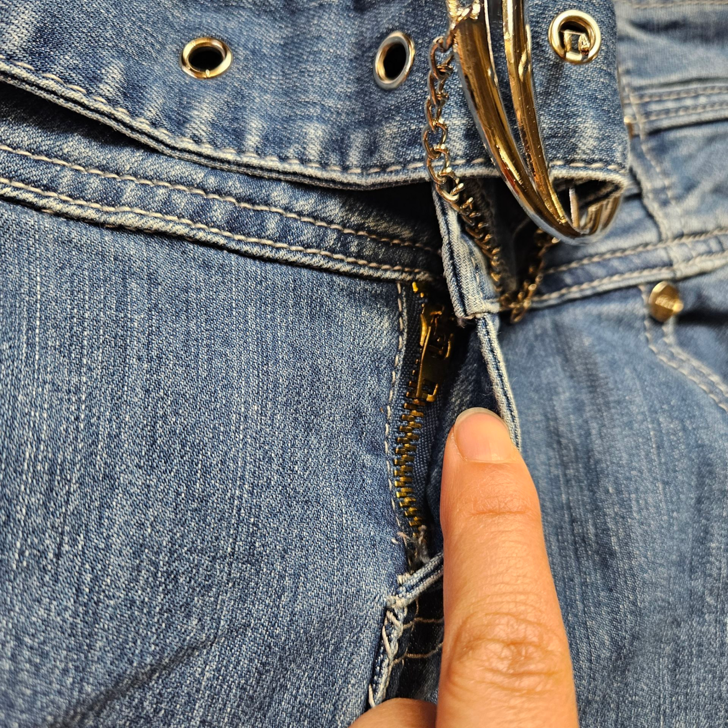 Denim skirt with buckle