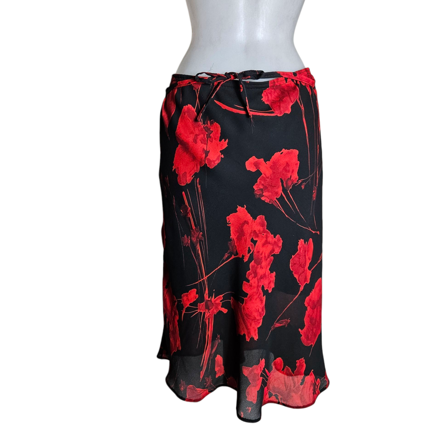 Jupe en voile fleurie rouge et noire