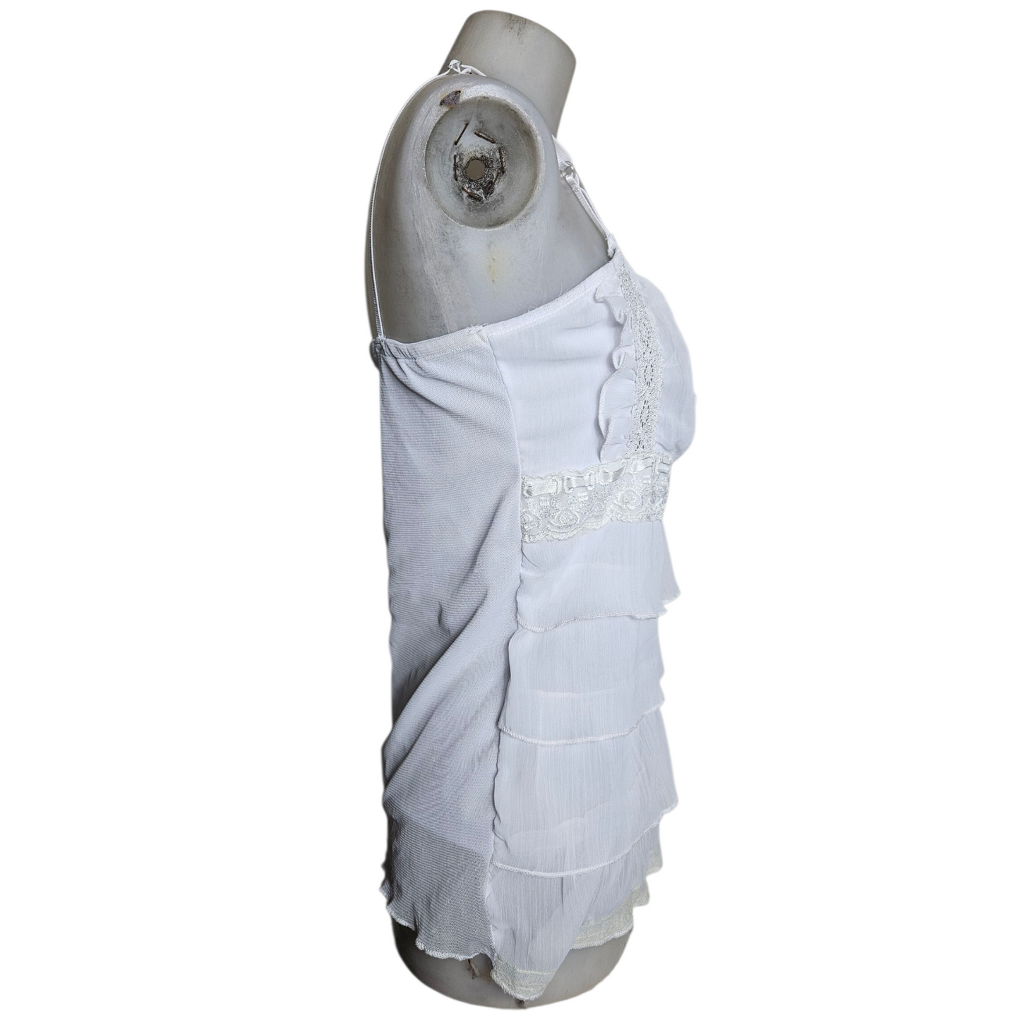 Haut blanc en voile à volants