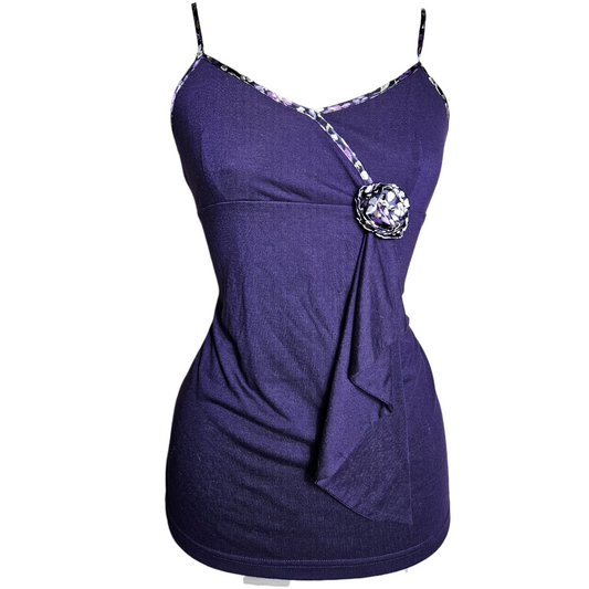 Haut violet detail fleurs