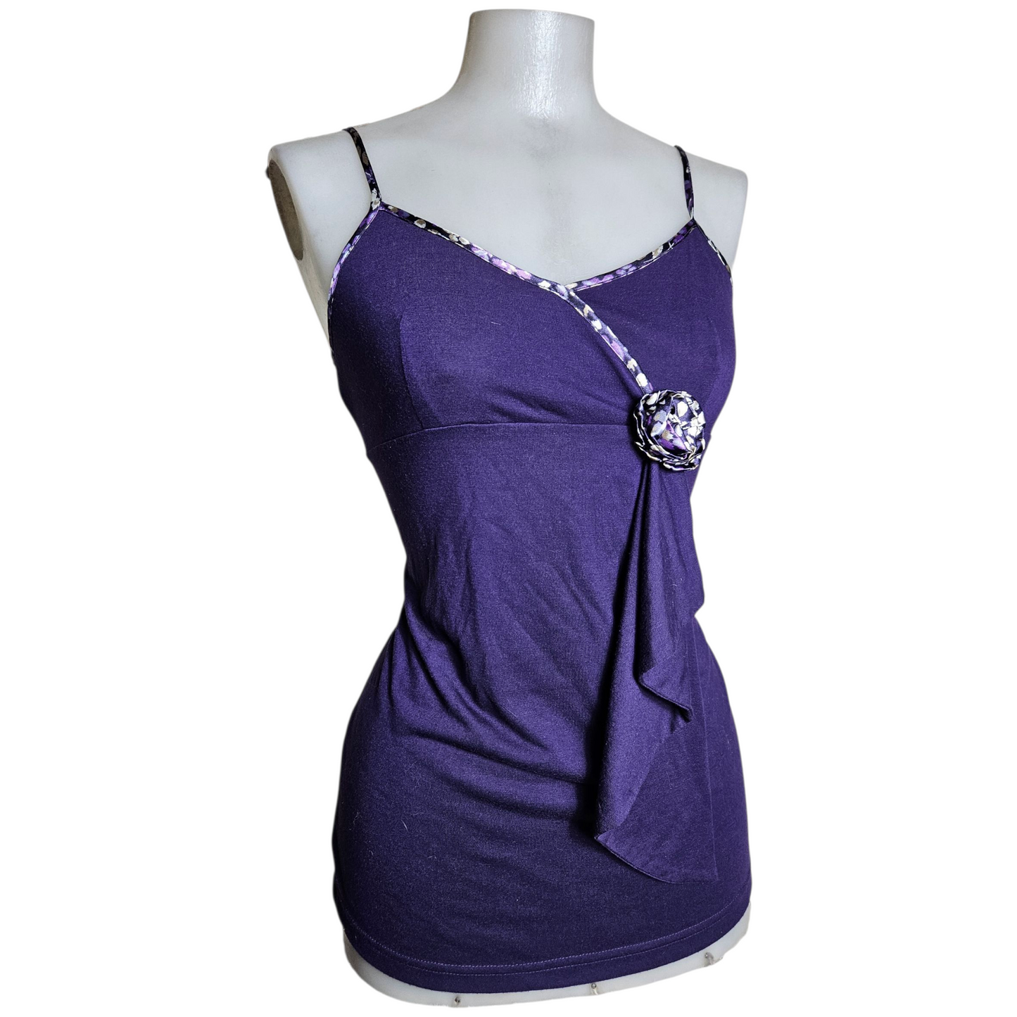 Haut violet detail fleurs