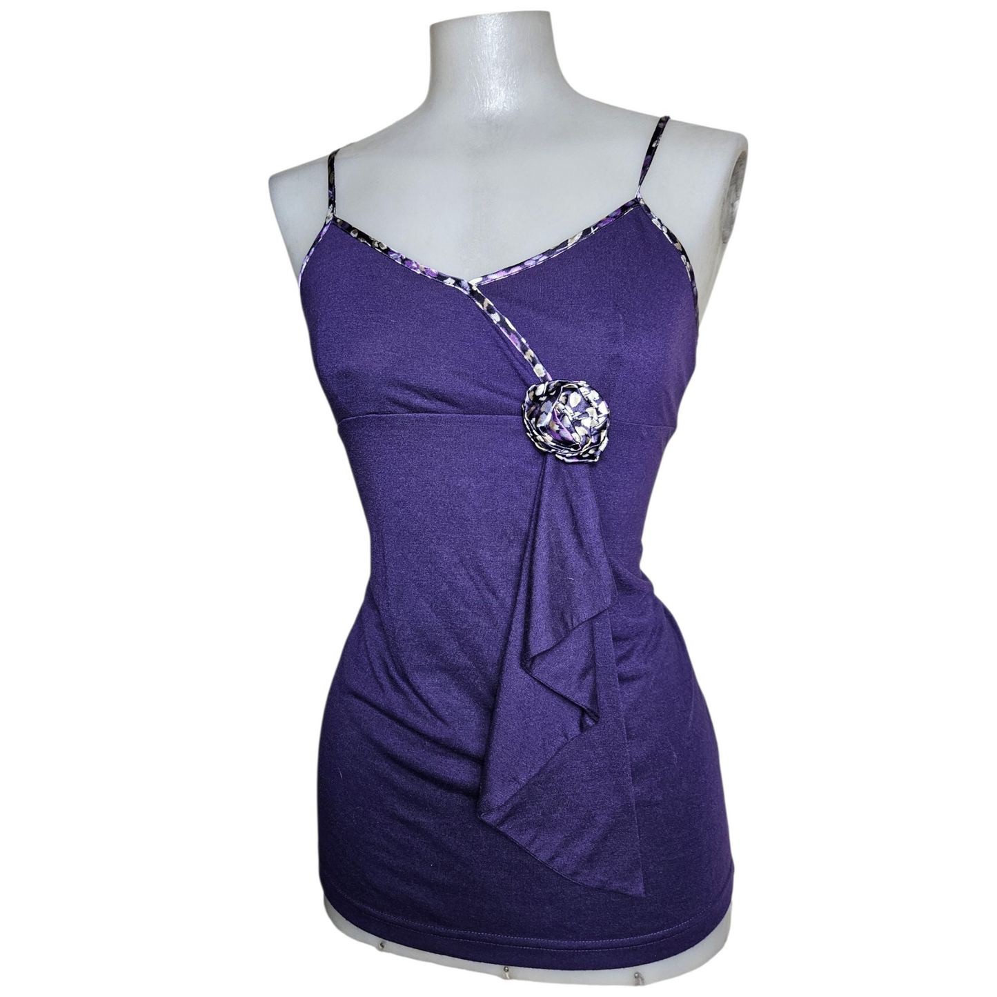 Haut violet detail fleurs
