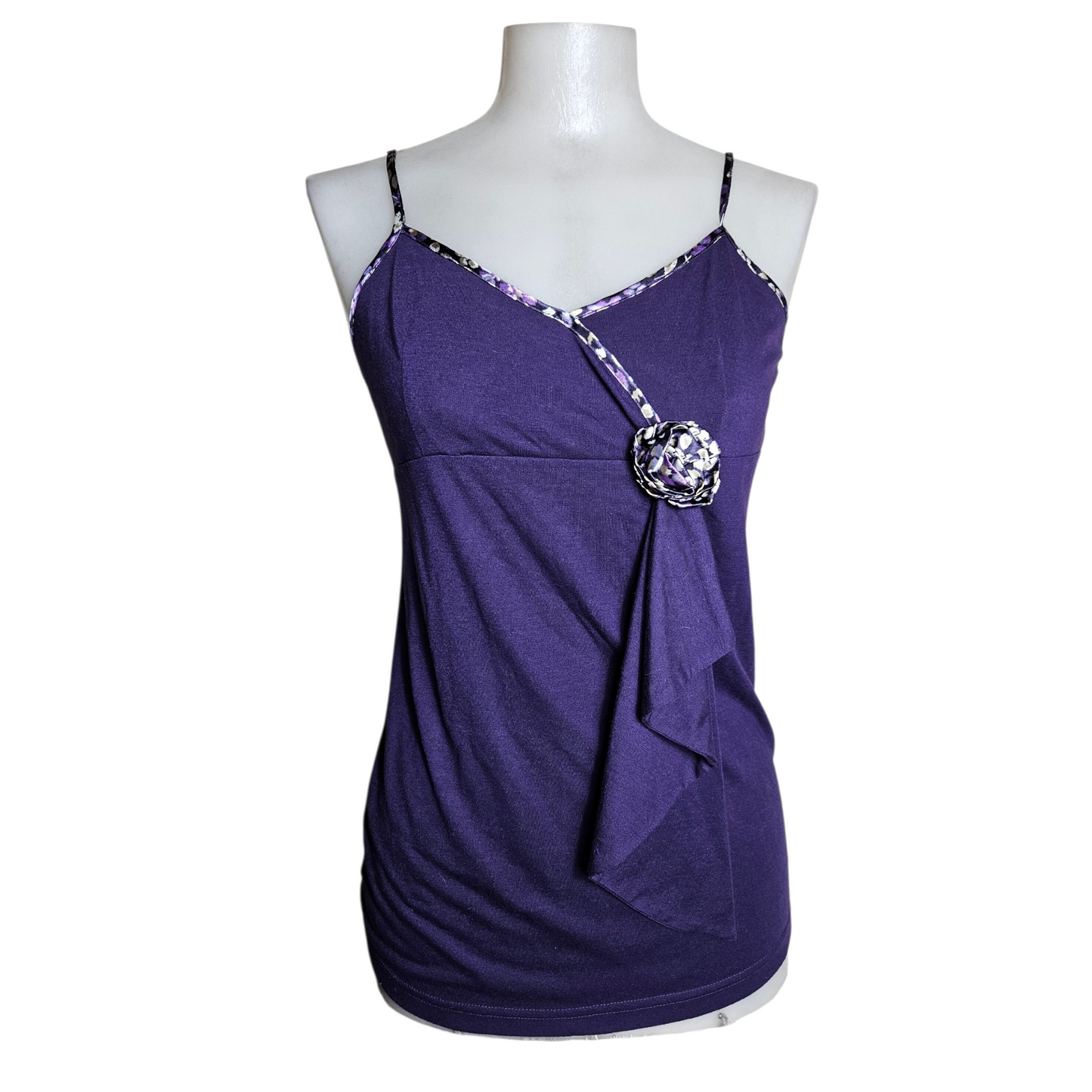 Haut violet detail fleurs