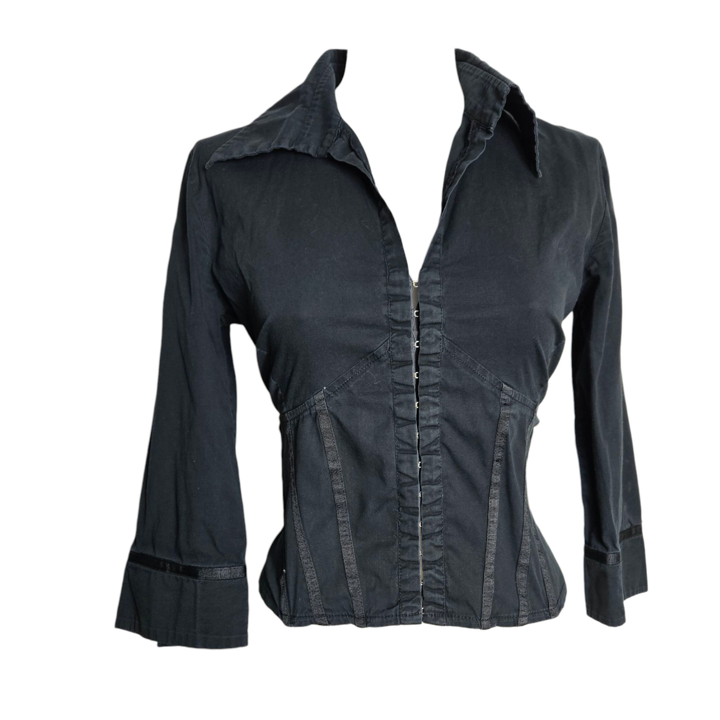 Chemise cintrée noire fermeture par agrafes