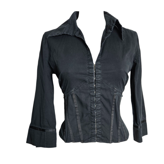 Chemise cintrée noire fermeture par agrafes