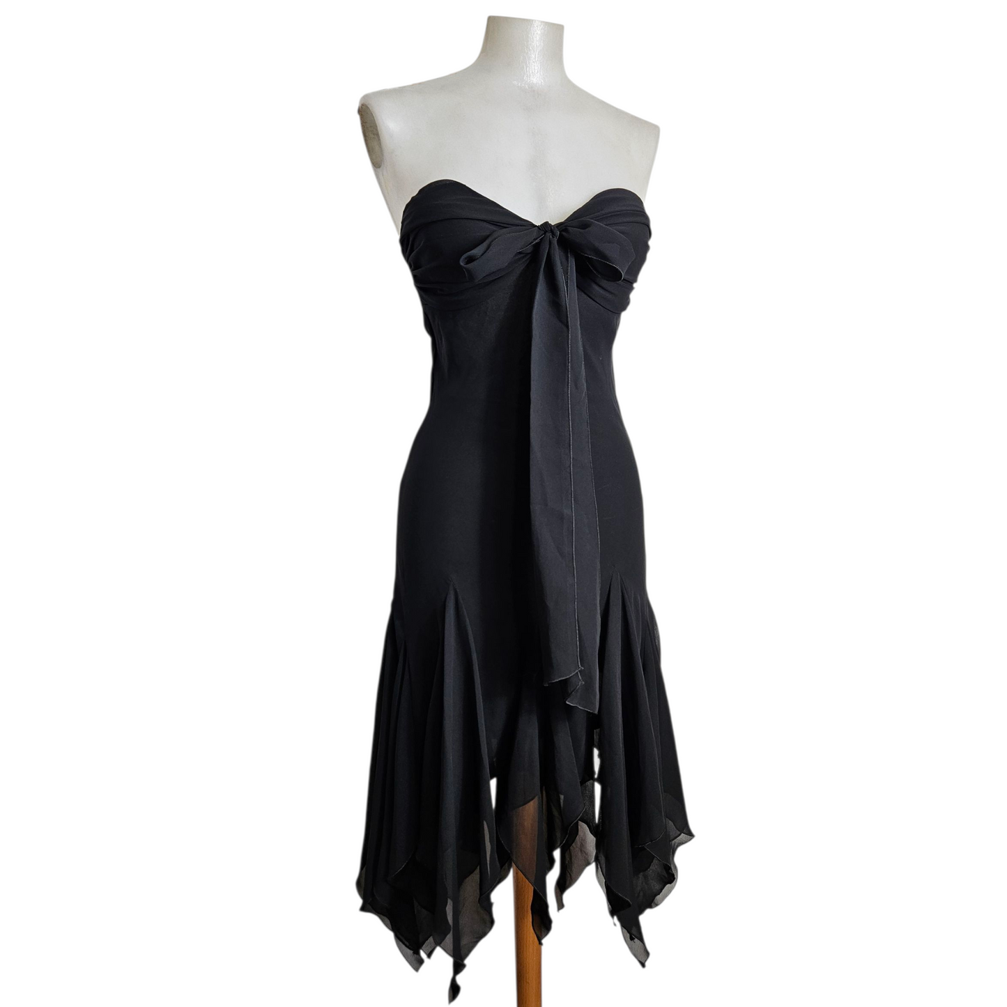 Robe dos nu asymétrique en voile noir