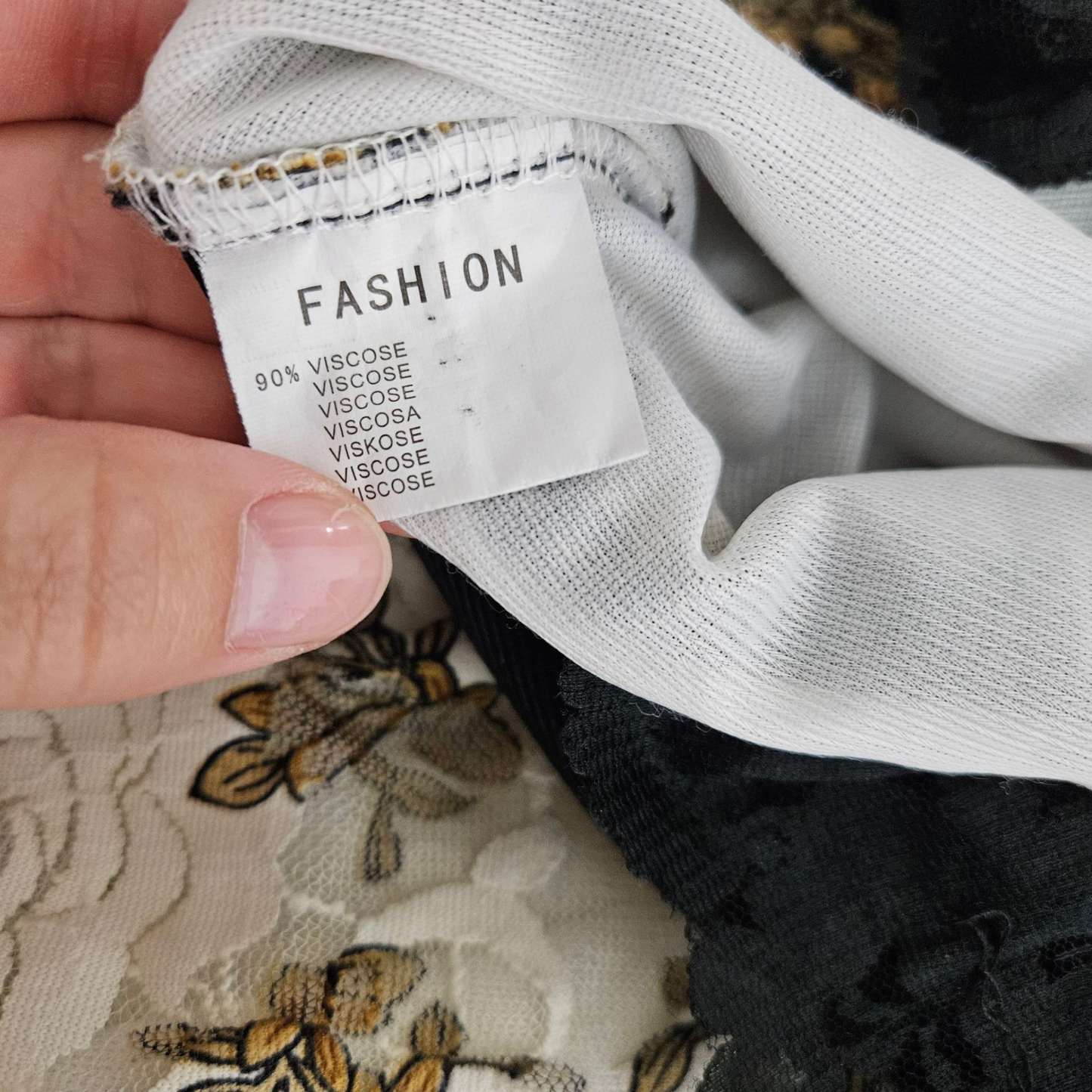 Robe asymétrique en dentelle