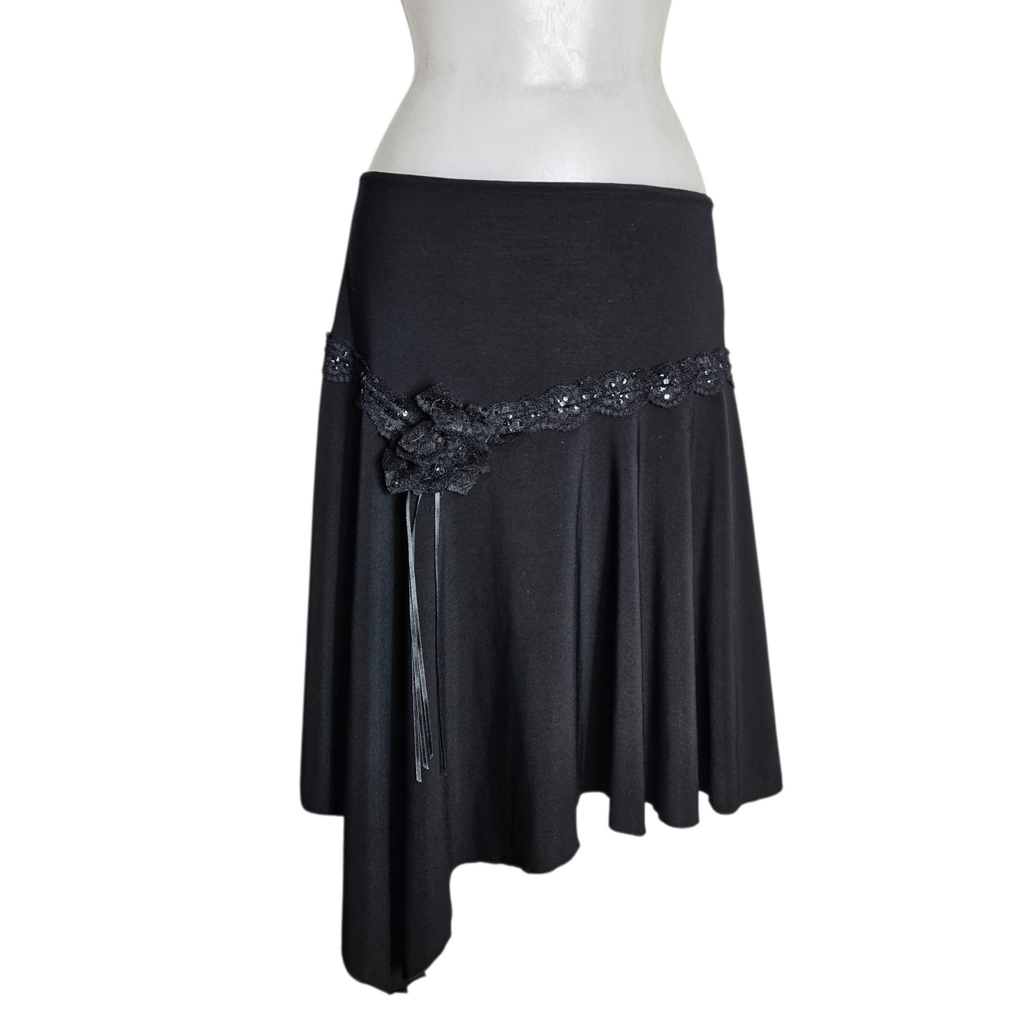 Jupe asymétrique détails fleurs