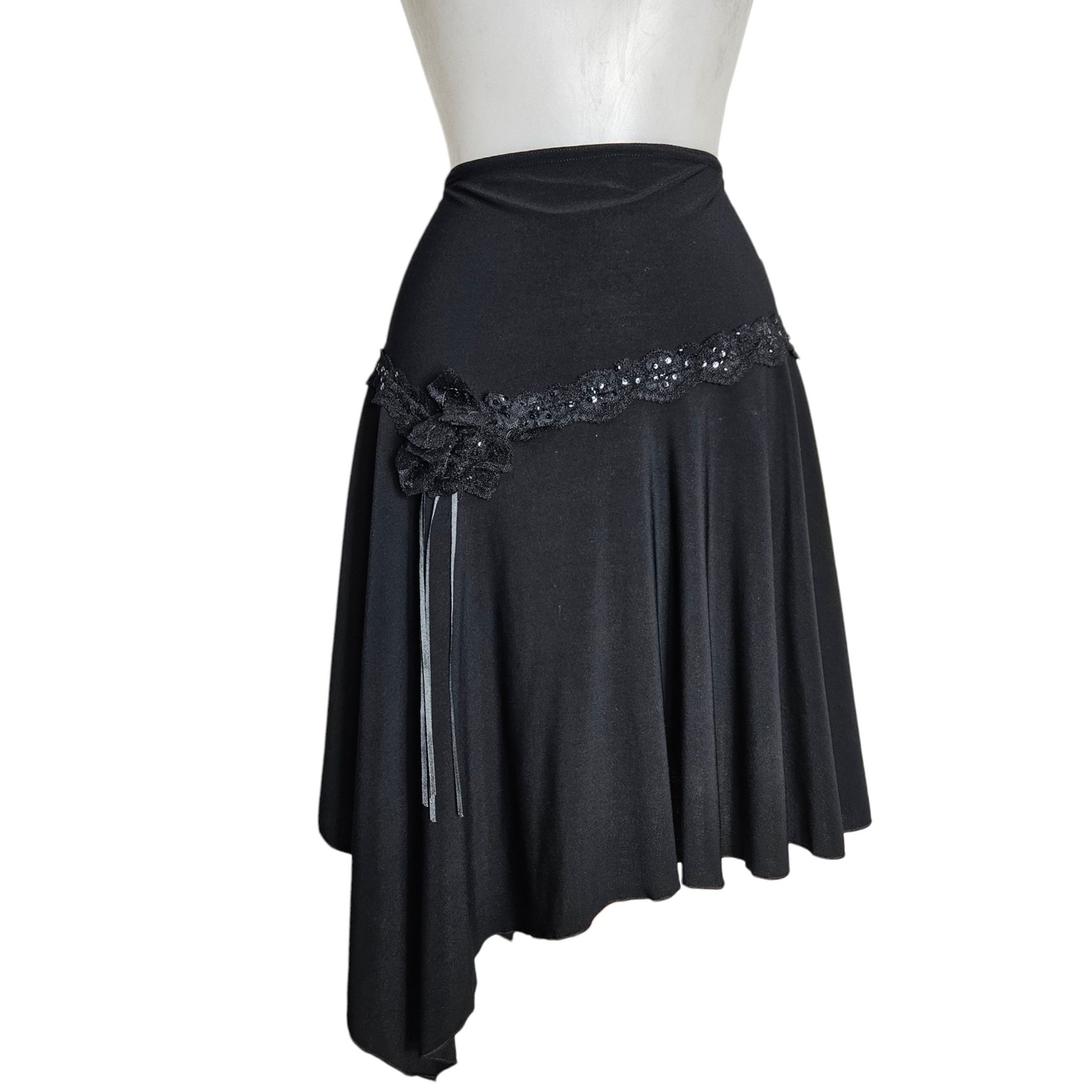 Jupe asymétrique détails fleurs