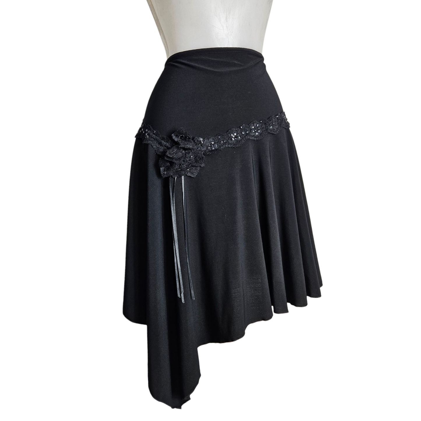 Jupe asymétrique détails fleurs