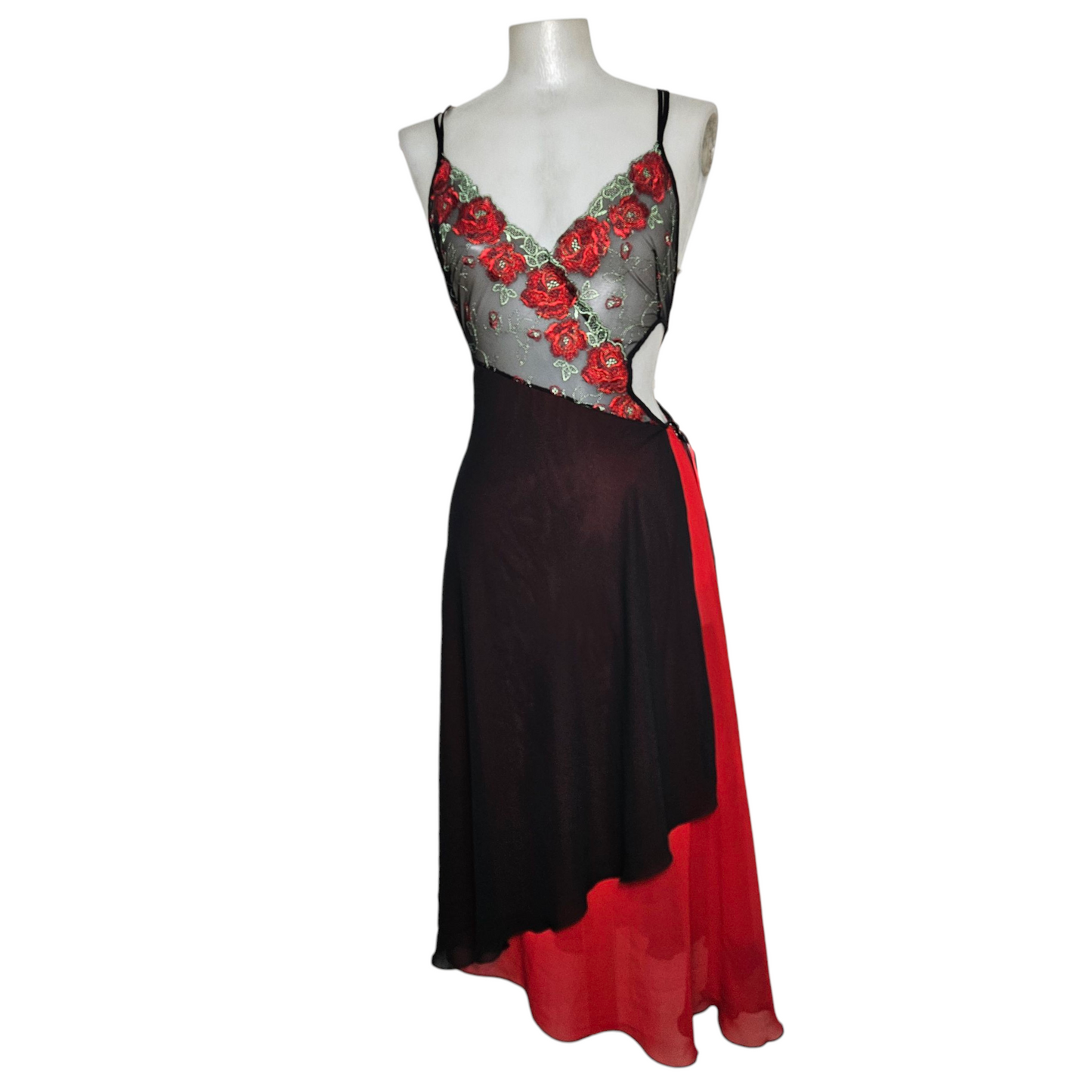 Robe en voile rouge et noire