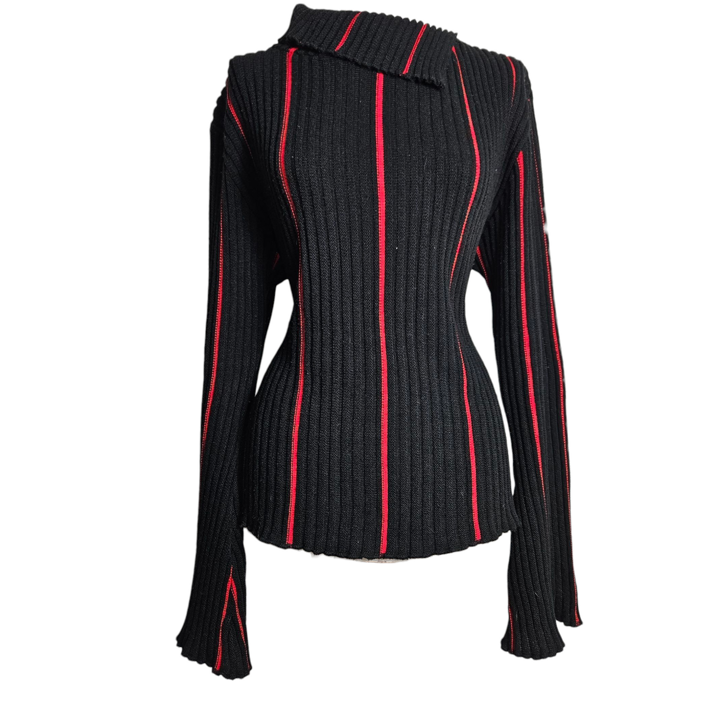 Pull côtelé rouge et noir