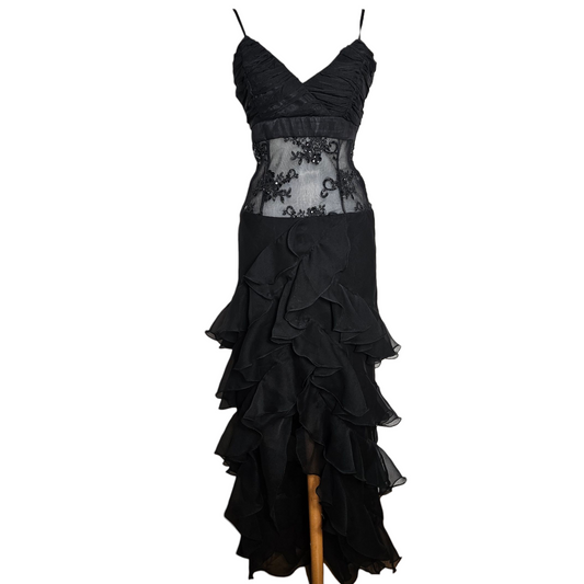 Robe noire brodée à volants