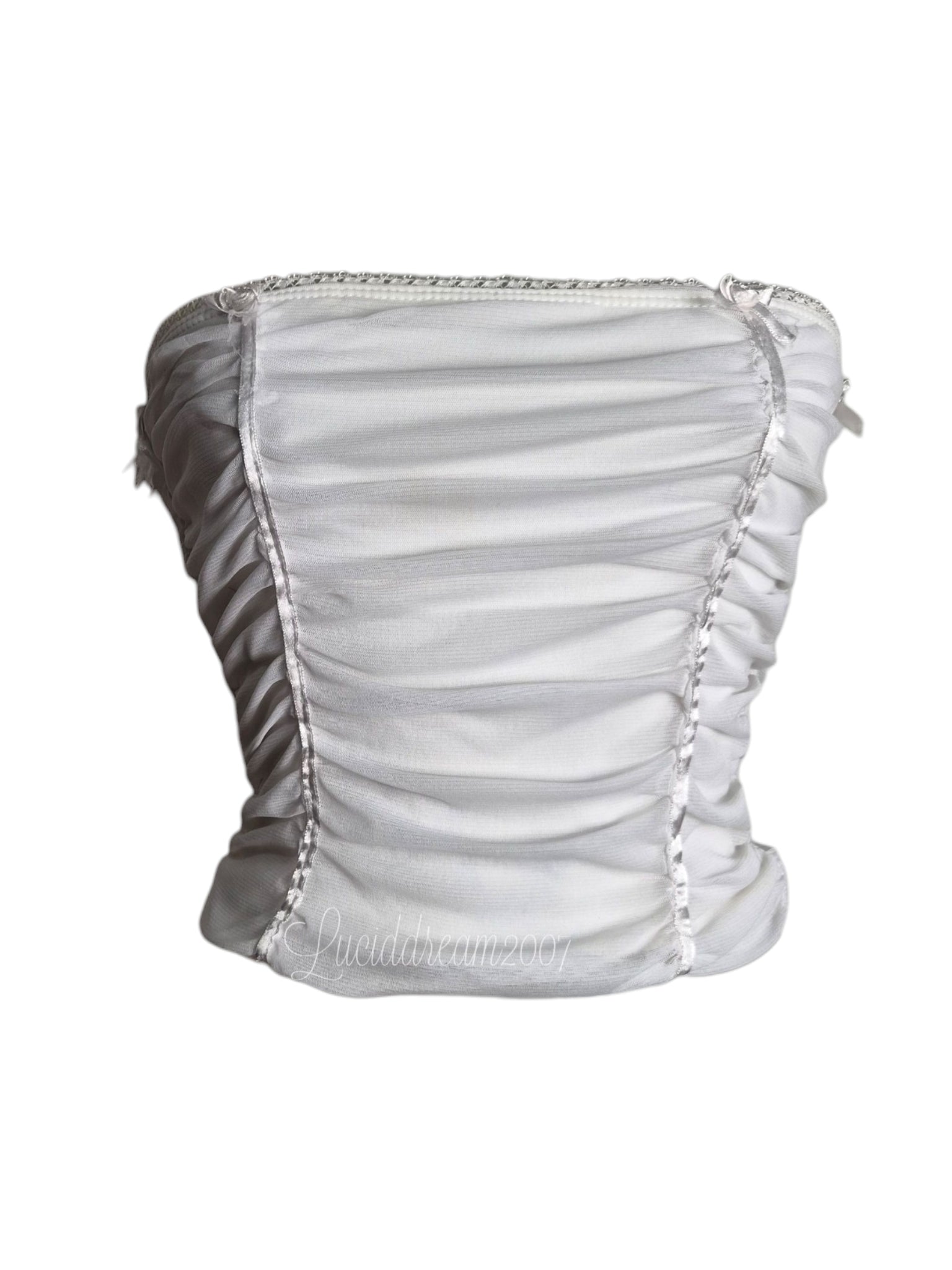 Bustier vintage strapless blanc. Fronces horizontales sur le devant.  Petits ornements en forme de fleurs sur le haut. Sorti d'une reverie fairycore / féérique